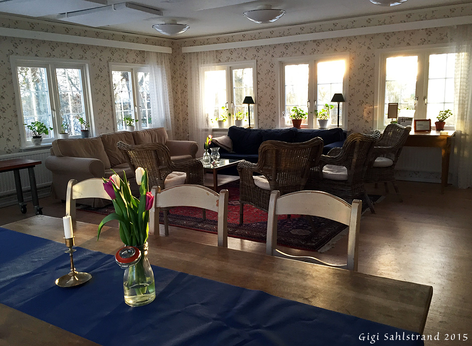 Matsalen/samlingsrummet är sååå charmigt på Lilla Sörgårdens pensionat.